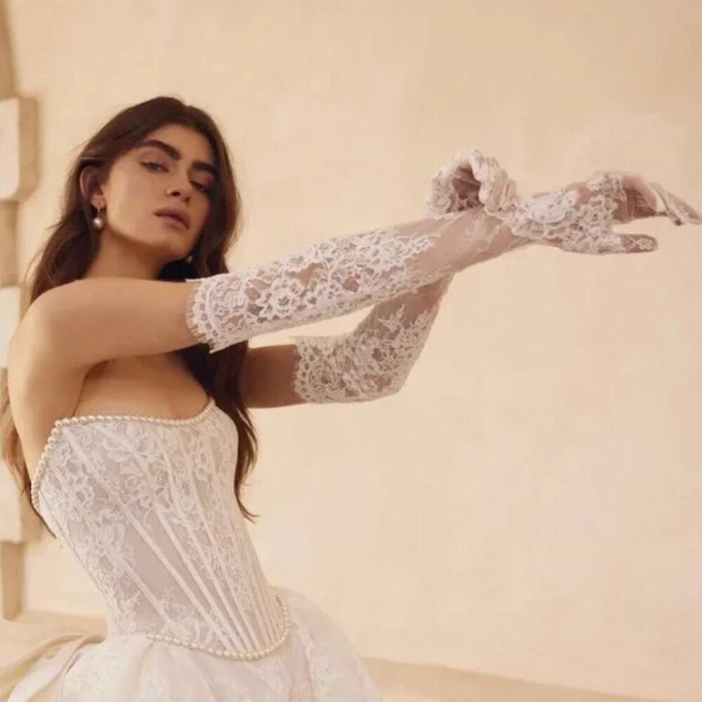 Elegant White Lace Opera Gloves for Women